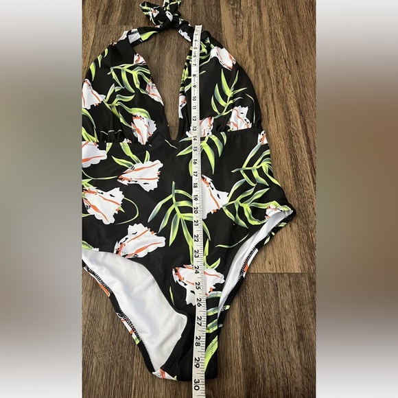 CUPSHE Black Floral Halter Plunging One Piece Swimsuit Size XL Bathing Suit NEW - Picture 9 of 10